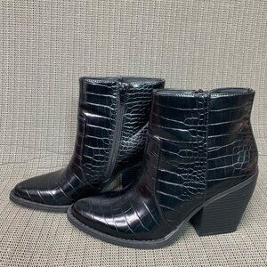 Madden Girl Women Size 8.5M Black Crocodile Pattern Block Heel Ankle Boots